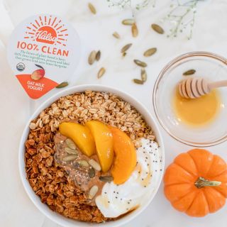 Taste all the flavors of the season is in this recipe for the Autumn Peach Bowl with pumpkin seeds, peaches, and mango oatgurt. 🍑🎃🍂 Check out our stories for the full recipe and other great #HälsaBreakfastBowls. #HälsaFoods